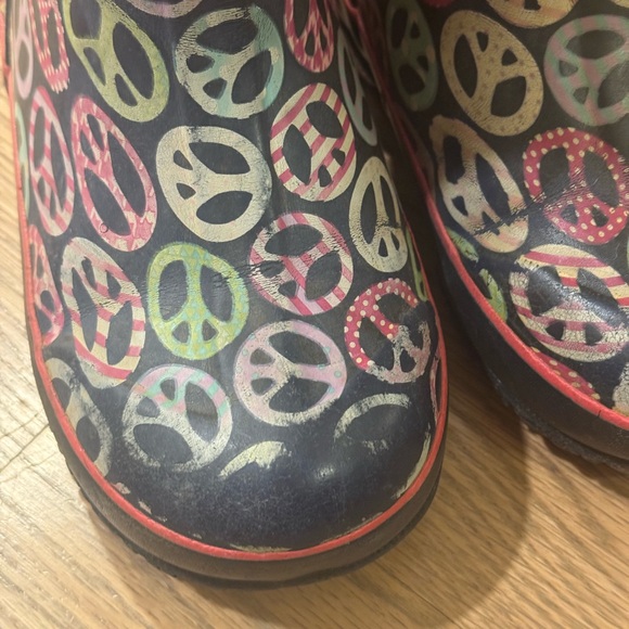 Bogs Kids' Red and Black Peace Rain/Winter Boots - Picture 4 of 6